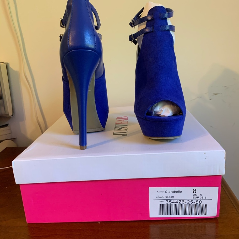 Clarabelle, size 8